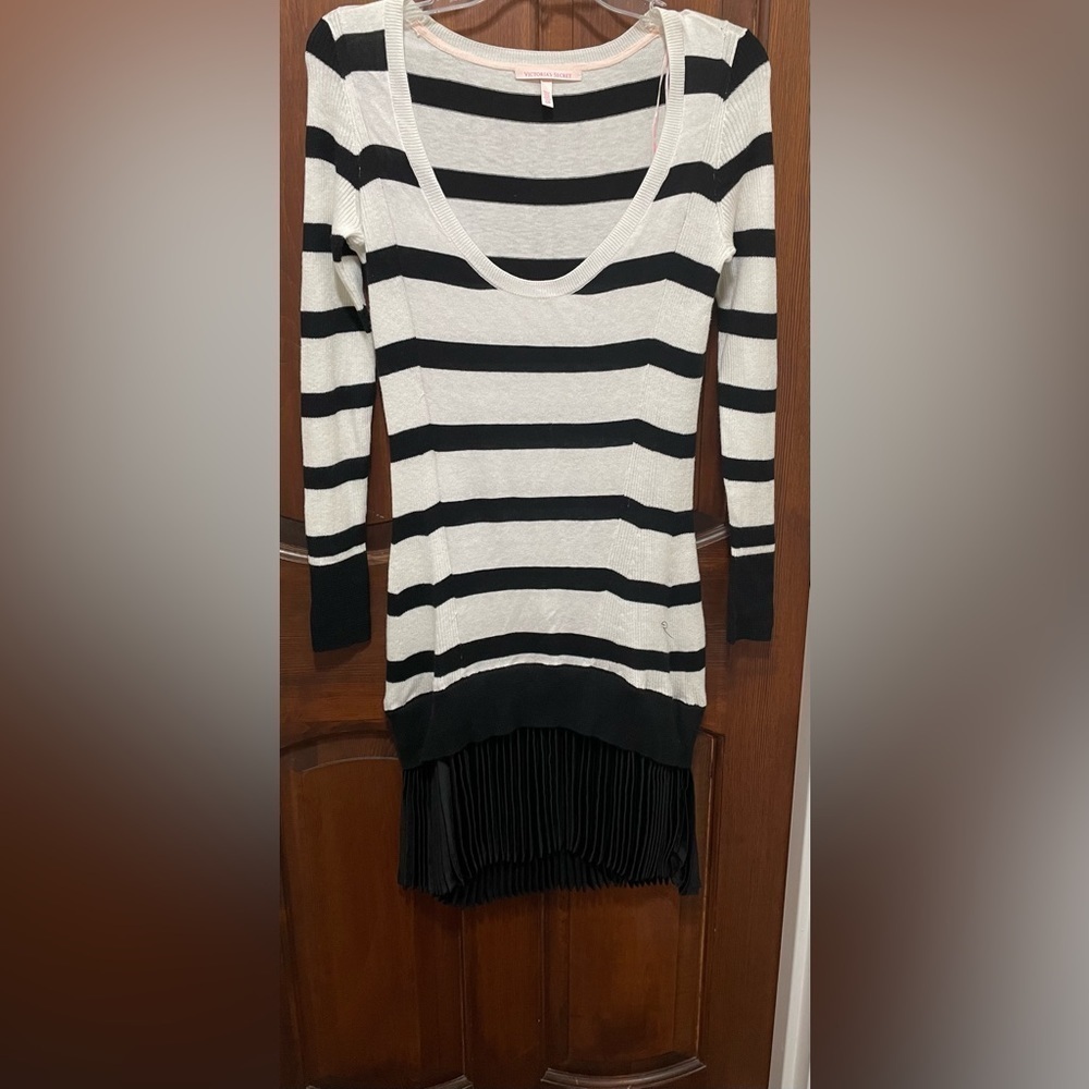 Victoria’s Secret Black and White Striped plaited Sweater dress size S P women’s